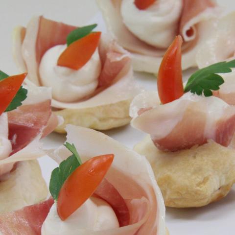 Dischi di Pasta Sfoglia Delicata Buitoni con prosciutto, formaggio e verdura