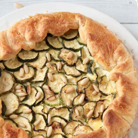 Torta salata zucchine e pinoli