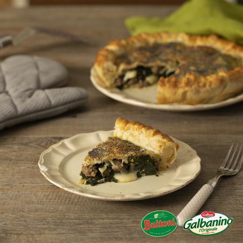 Pizza rustica con cavolo nero, salsiccia e Galbanino