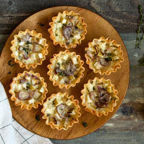 Tartellette salate al formaggio groviera, mele e timo