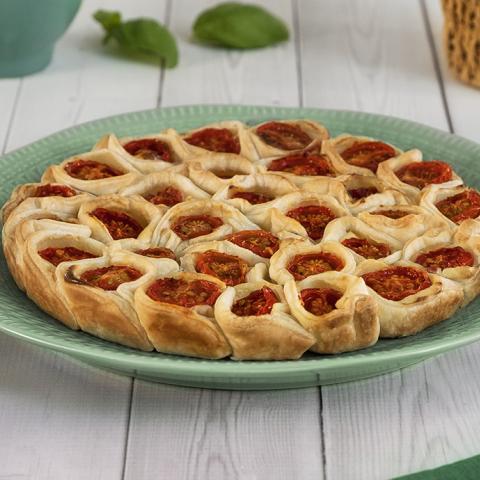 Torta pizzicata con pomodorini