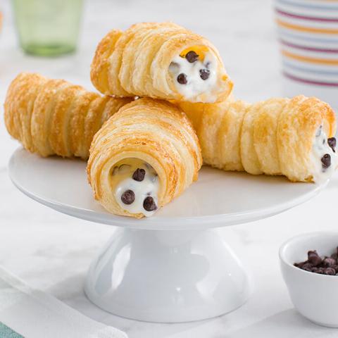 Cannoli ripieni di ricotta