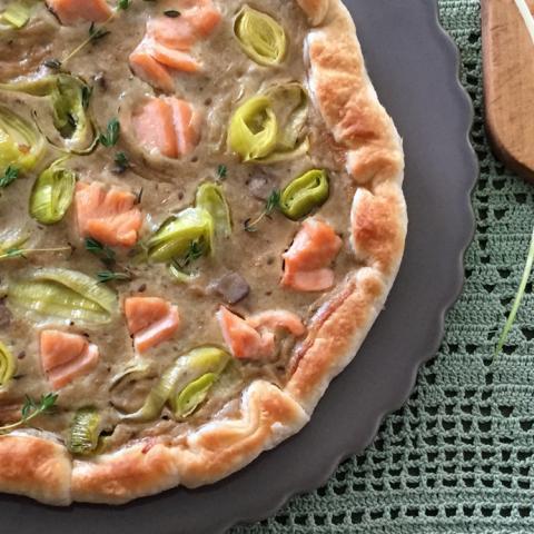 Torta di porri, funghi e salmone