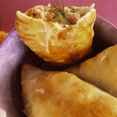 Mini calzoni con salmone e finocchio