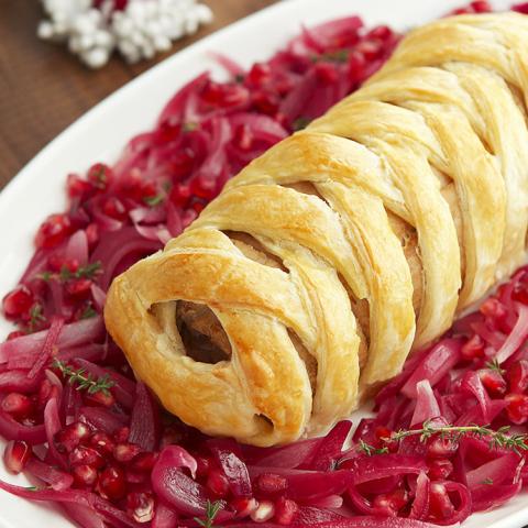 Filetto di maiale con cipolle caramellate in crosta di sfoglia