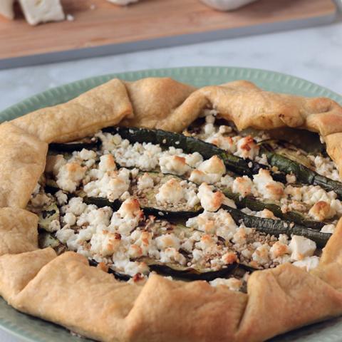 Tarte pesto, zucchine e feta