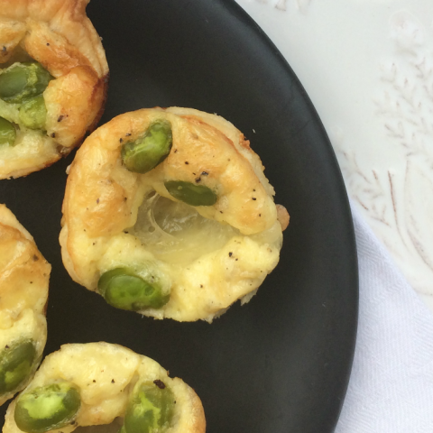 Miniquiche cacio, pepe e fave
