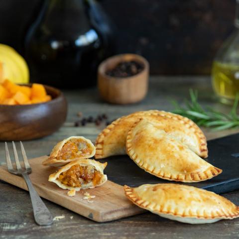 Mezzelune con zucca, gorgonzola e noci