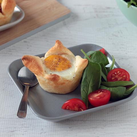 Cocotte di sfoglia con uova e pancetta
