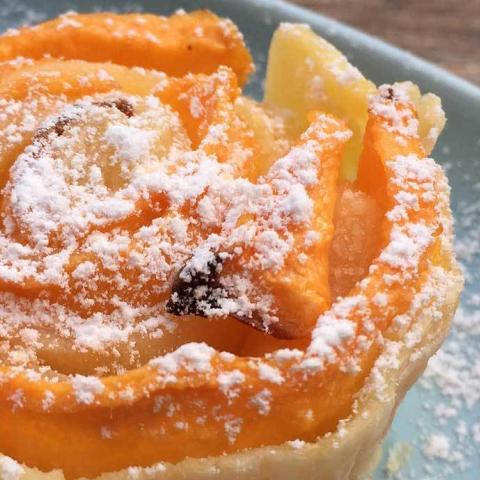 Rose di melone in pasta sfoglia