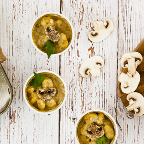 Gnocchi gratinati con salsa ai funghi