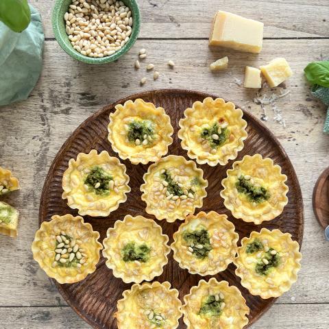 Tartellette al parmigiano e pesto