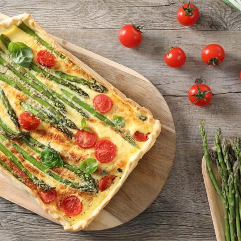 Quiche con asparagi e pomodorini