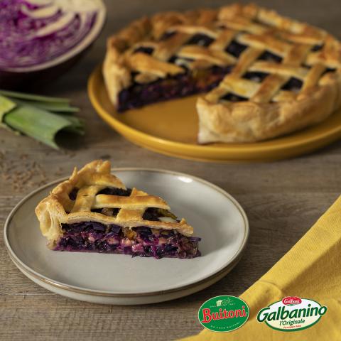 Crostata salata al cavolo rosso con cumino e formaggio