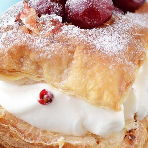Millefoglie con frutta di stagione