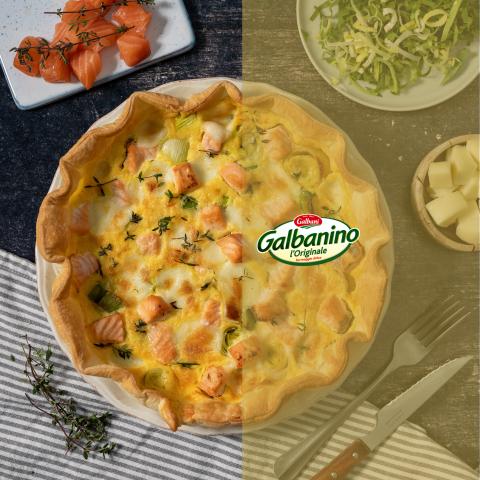 Torta salata con con porri, salmone e Galbanino