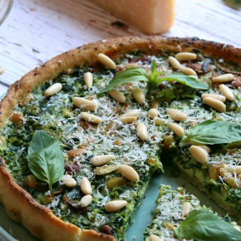 Quiche al pesto con ricotta, spinaci e pinoli