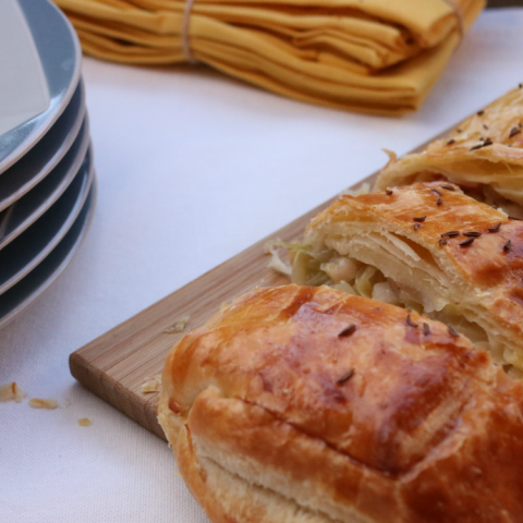 Strudel con cavolo cappuccio e pancetta