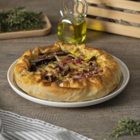 Torta montanara con funghi e speck
