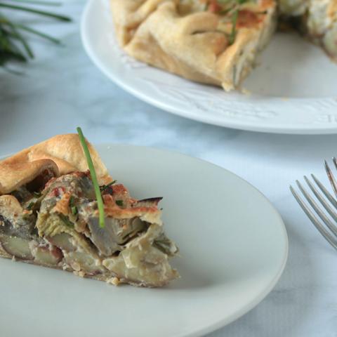 Torta salata carciofi, patate e provola
