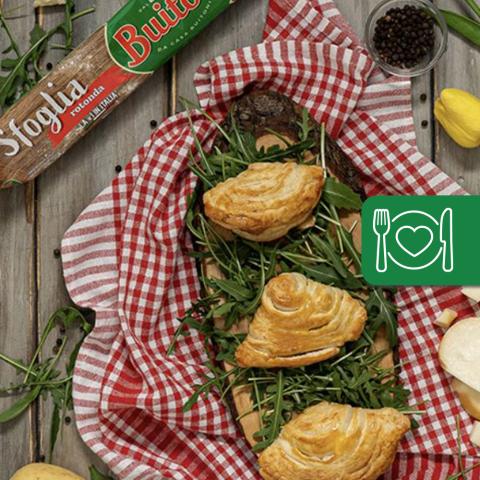 Sfogliatelle salate con scamorza, patate e speck