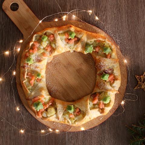 Ghirlanda Natalizia con patate, provola e salmone