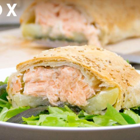 Strudel salato con salmone al sesamo
