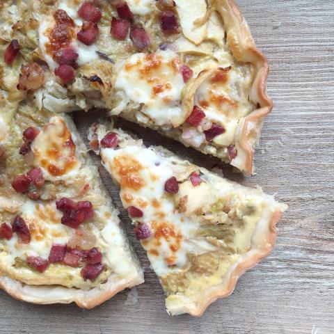 Torta salata con verza, speck e provola