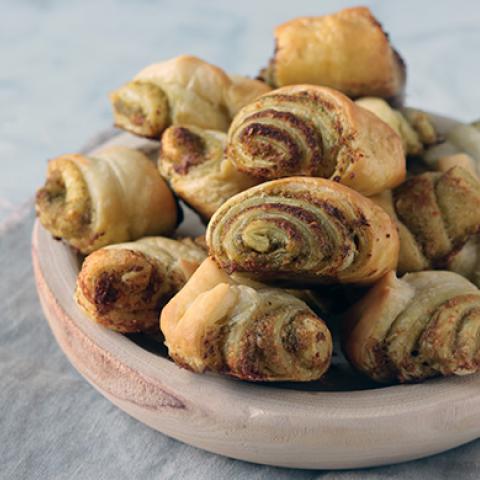 Rustici di sfoglia al pesto