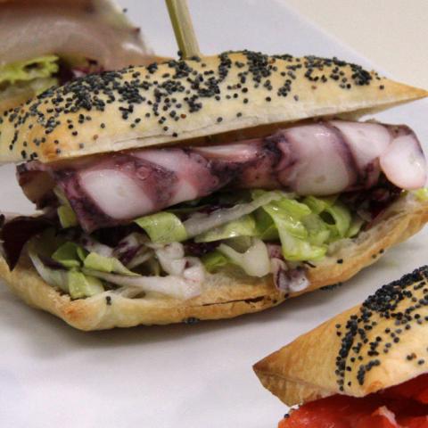 Panino di Pasta Sfoglia Delicata Buitoni con semi di papavero affumicati