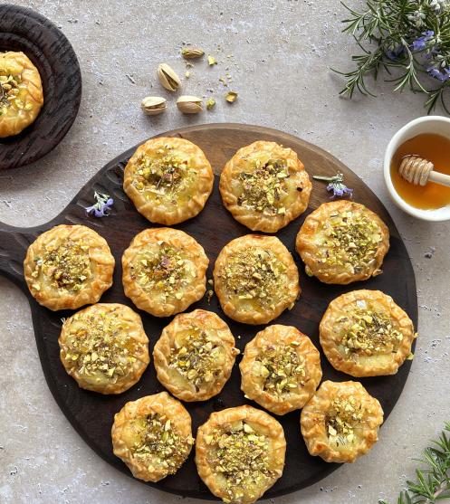 Mini Galette al Camembert, Rosmarino e Pistacchi PIATTO PRINCIPALE