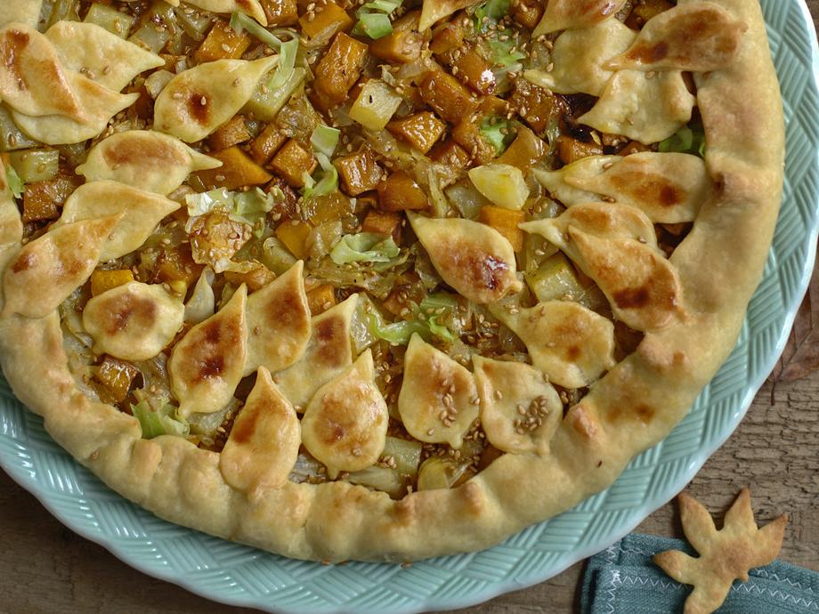 Crostata con zucca, verza e patate