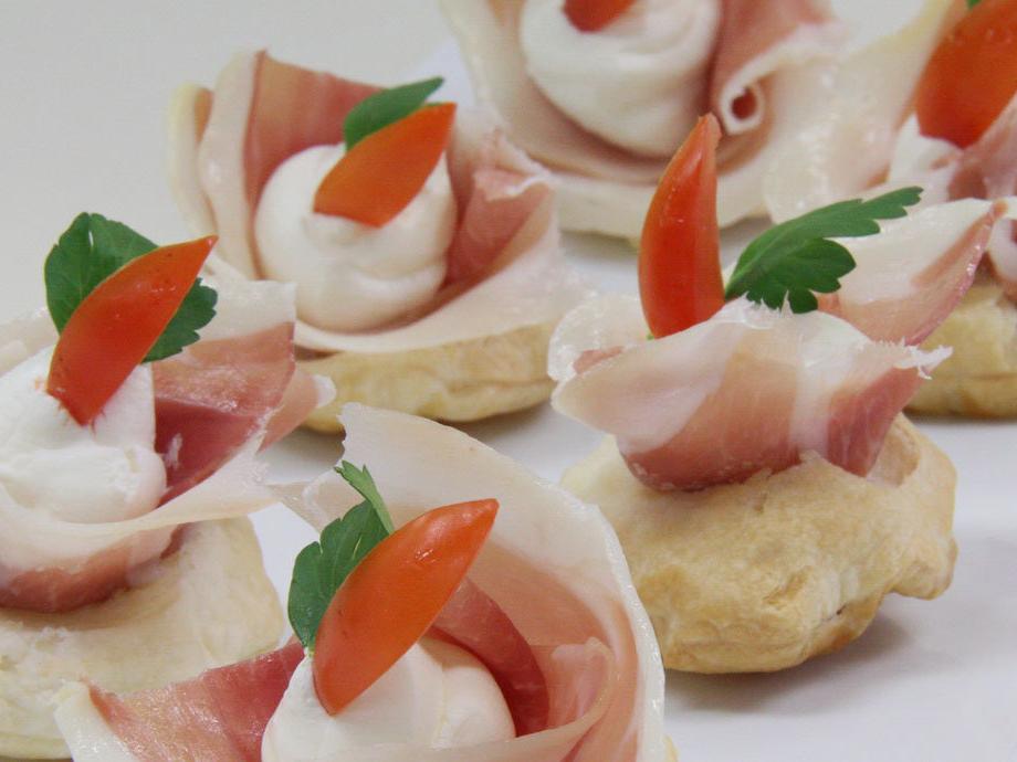 Dischi di Pasta Sfoglia Delicata Buitoni con prosciutto, formaggio e verdura