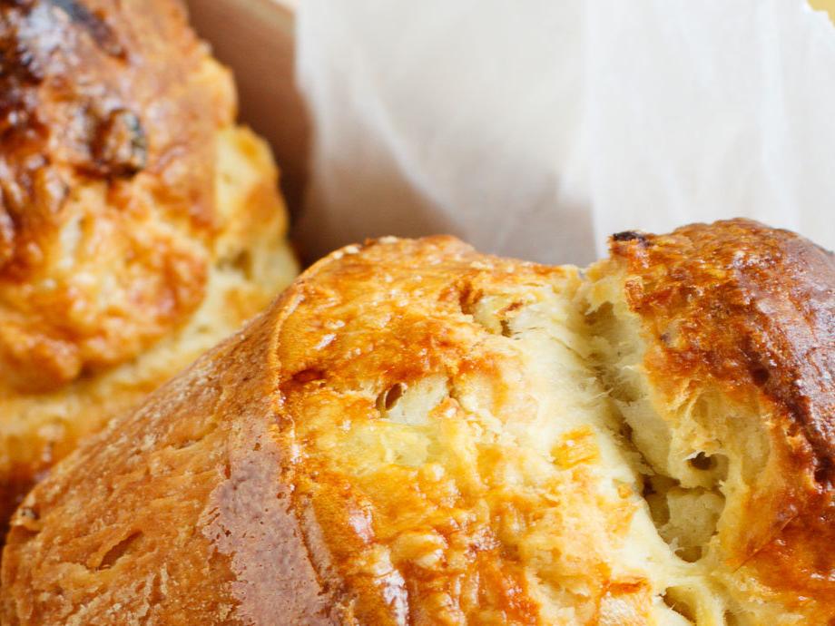 Muffin salati con prosciutto e provola