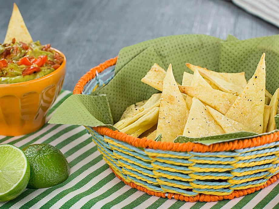 Chips di pasta brisèe in salsa di avocado