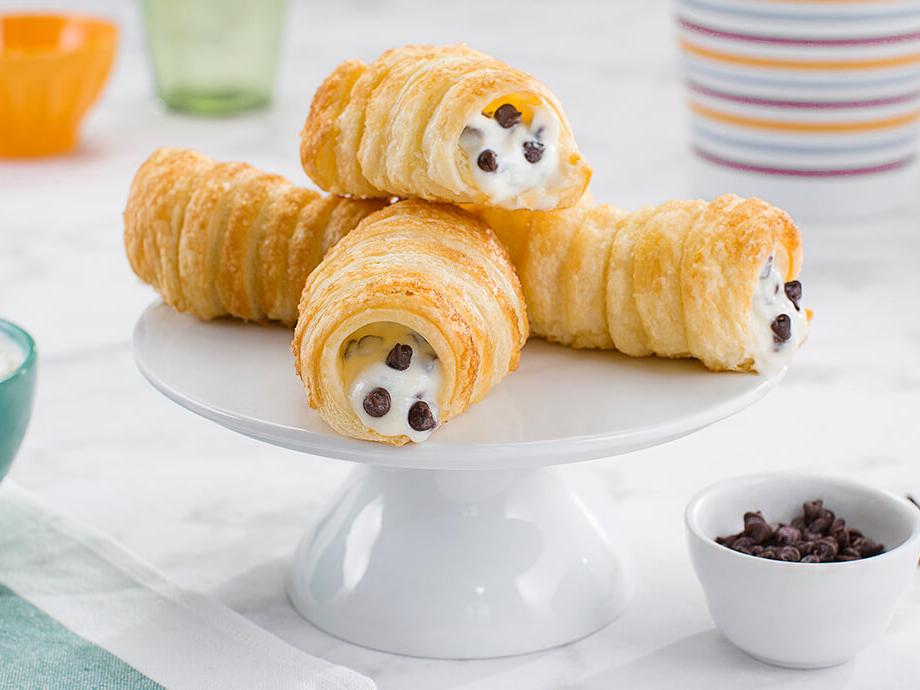 Cannoli ripieni di ricotta