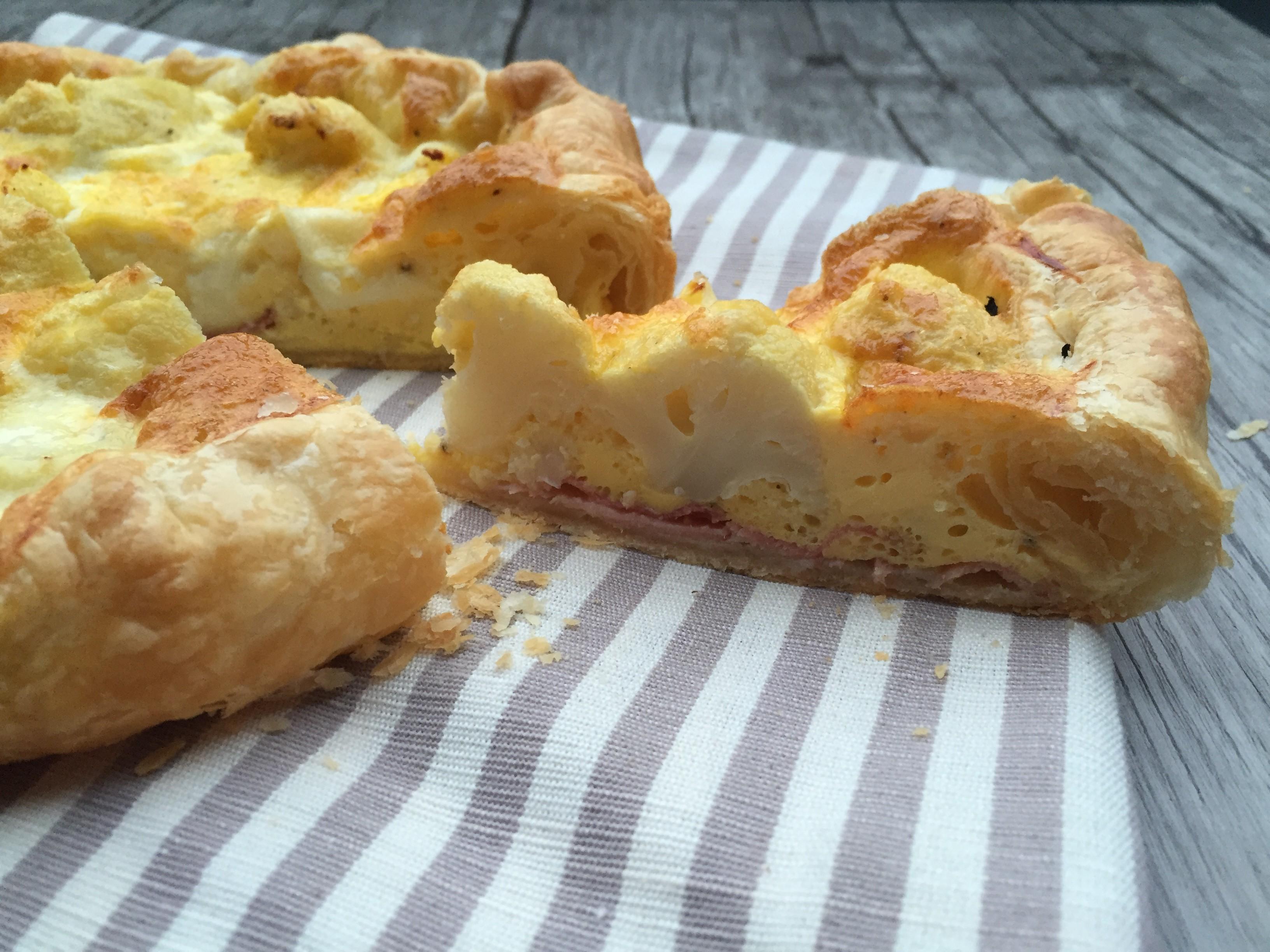 Torta salata con speck, cavolfiore e mozzarella