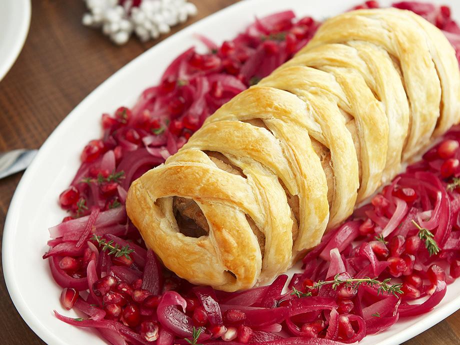 Filetto di maiale con cipolle caramellate in crosta di sfoglia