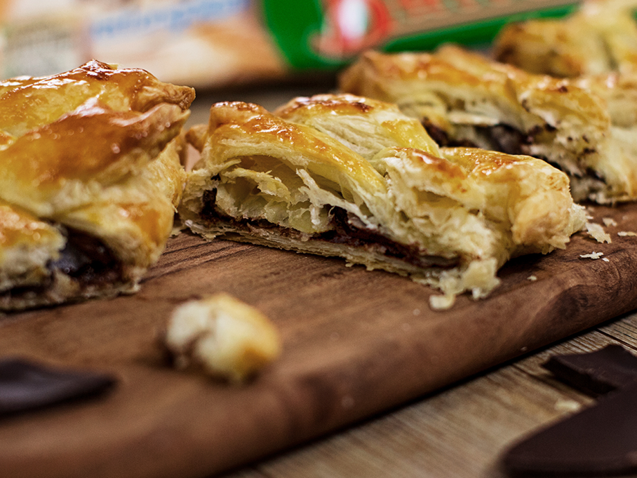 Treccia di sfoglia al cioccolato