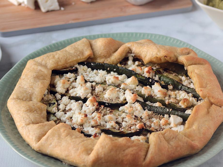 Tarte pesto, zucchine e feta