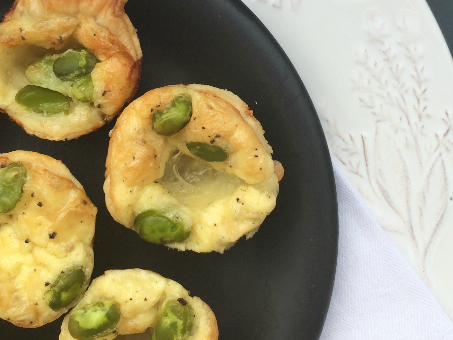 Miniquiche cacio, pepe e fave