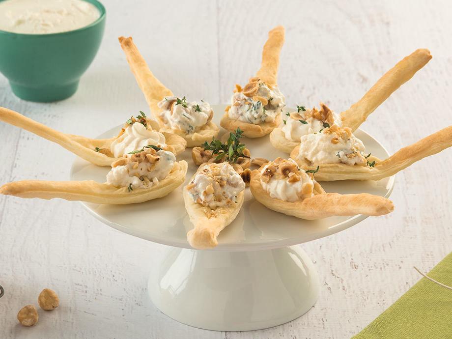 Cucchiai di sfoglia con ricotta e nocciole