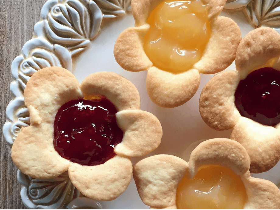 Fiorellini di pasta frolla con marmellata e lemon curd