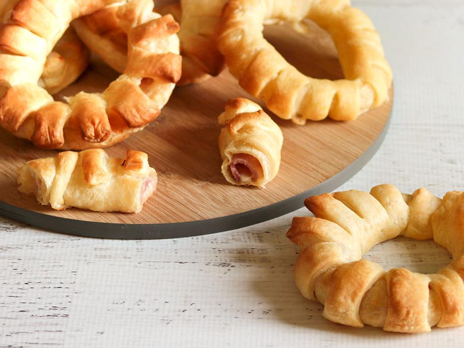 Ciambelline di sfoglia con prosciutto e formaggio