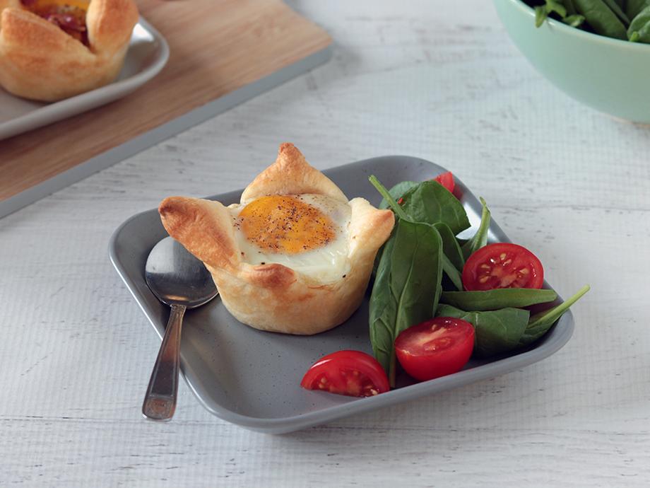 Cocotte di sfoglia con uova e pancetta