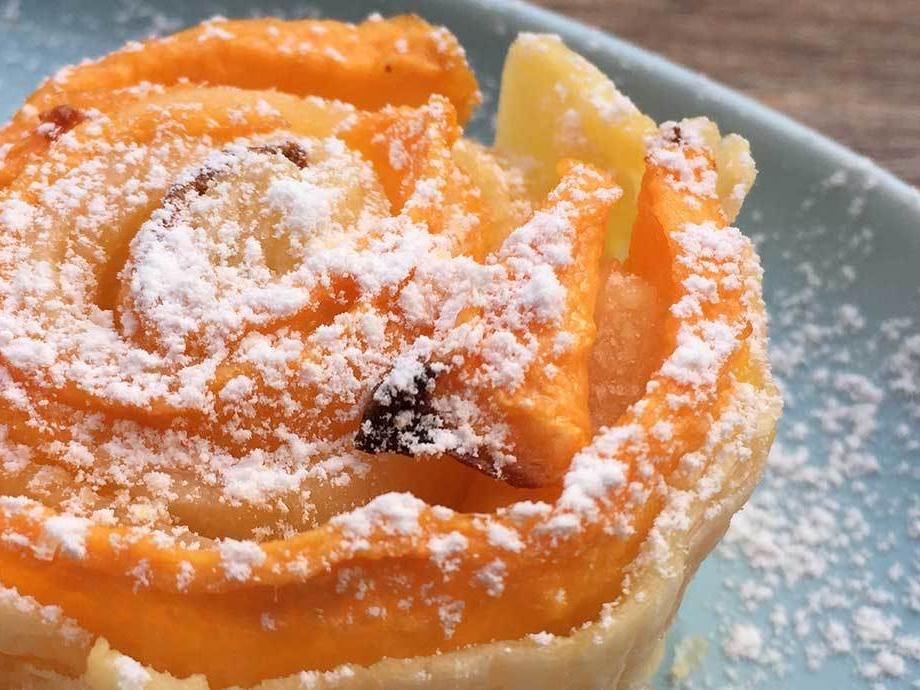 Rose di melone in pasta sfoglia