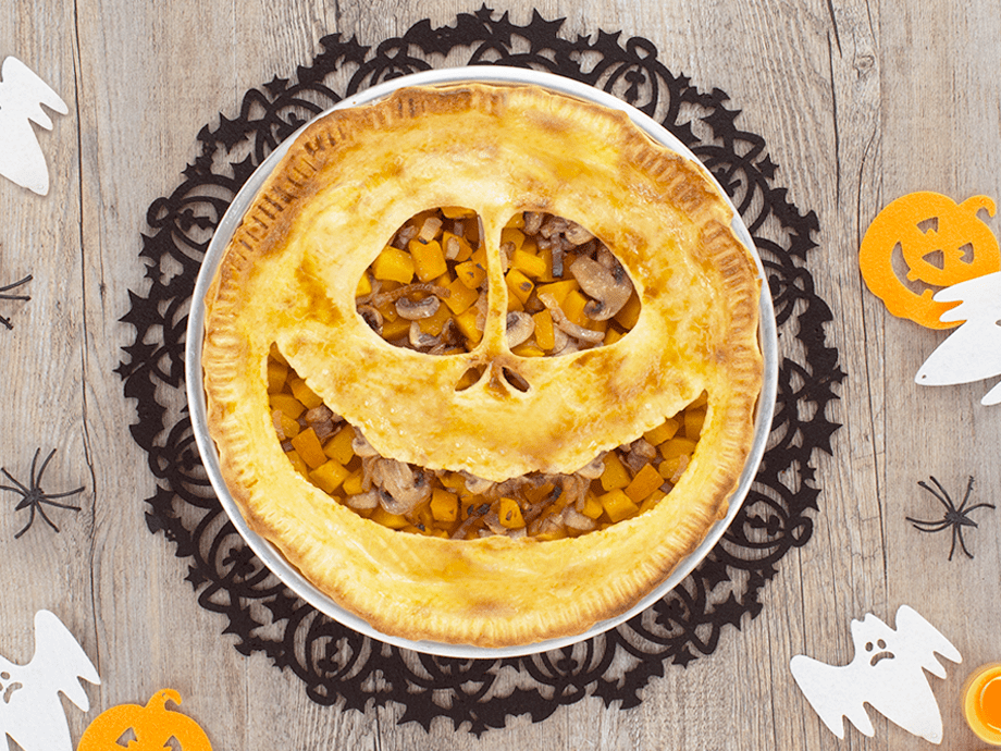 Torta salata di Halloween con zucca e funghi