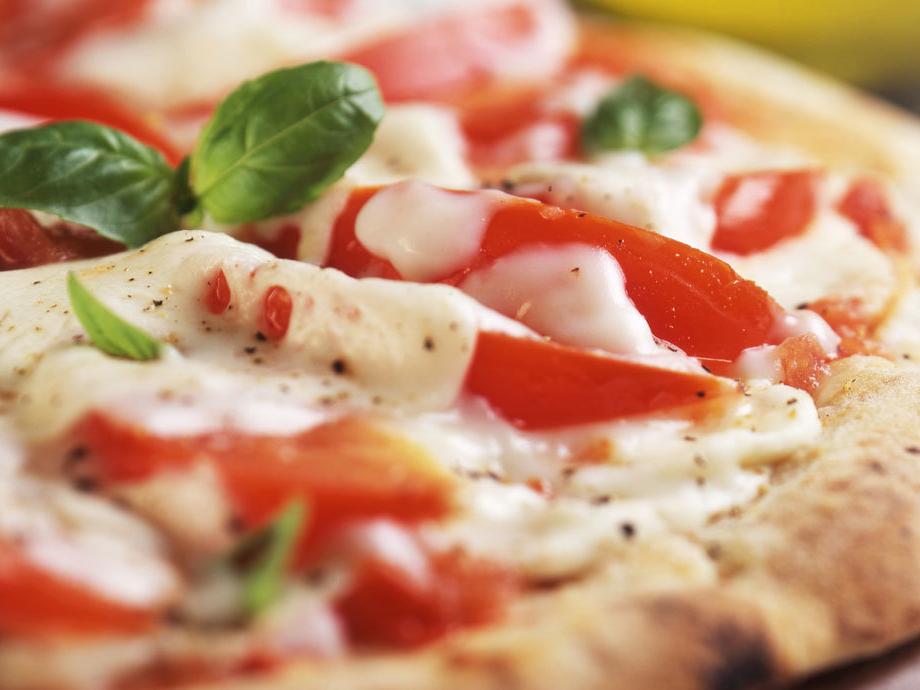 Pizza di patate salsiccia e gorgonzola