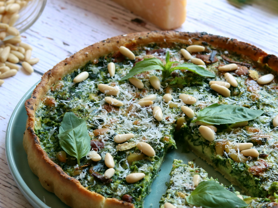 Quiche al pesto con ricotta, spinaci e pinoli