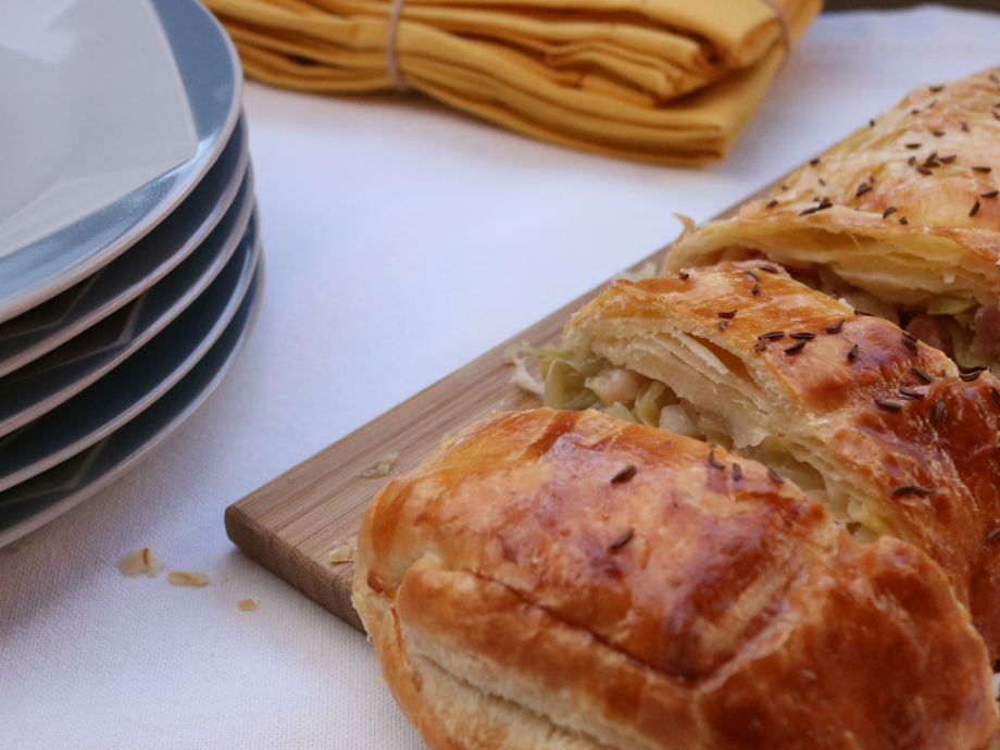 Strudel con cavolo cappuccio e pancetta